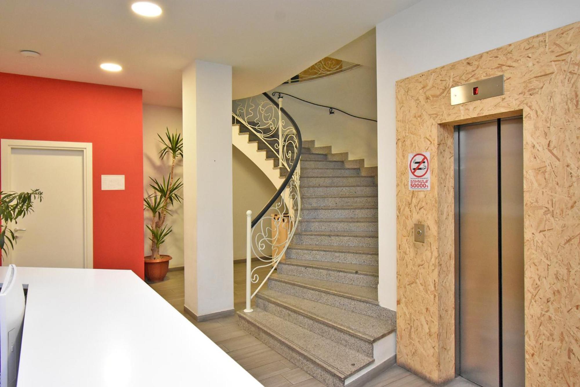 In City Hotel Erivan Exterior foto